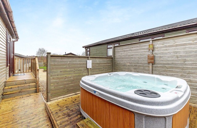 2 bedroom accommodation in Overseal, Nr Ashby-de-la-Zouch