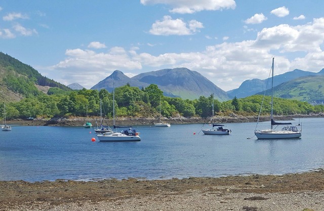 Alojamiento de 2 habitaciones en North Ballachulish, cerca de Glencoe