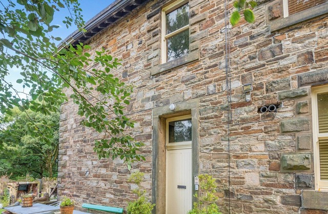 2 bedroom accommodation in Accrington