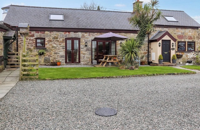 2 bedroom accommodation in Capel Coch