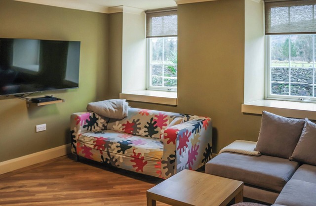 A welcoming family cottage in Morfa Bychan, just a short walk to Black Rock Sands beach.