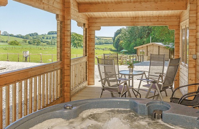 2 bedroom accommodation in Crewkerne