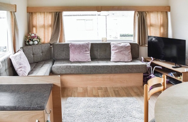 2 bedroom accommodation in Faversham