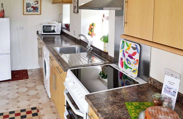 2 bedroom accommodation in Keir Mill, Thornhill