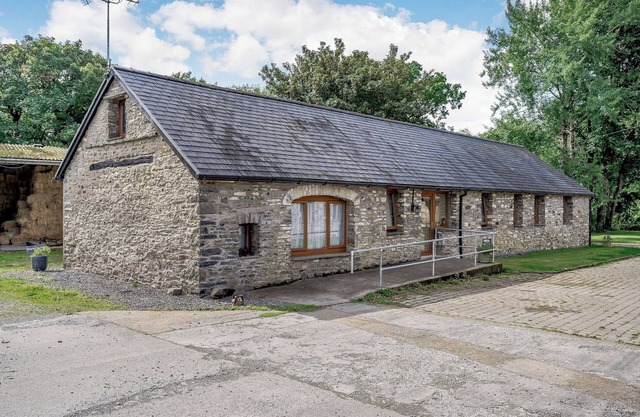 2 bedroom accommodation in Lampeter