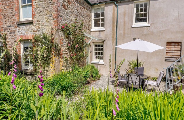 2 bedroom accommodation in Rumleigh