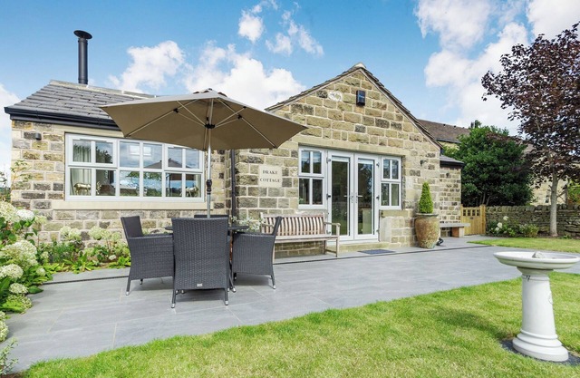 2 bedroom accommodation in Wilsden, near Haworth