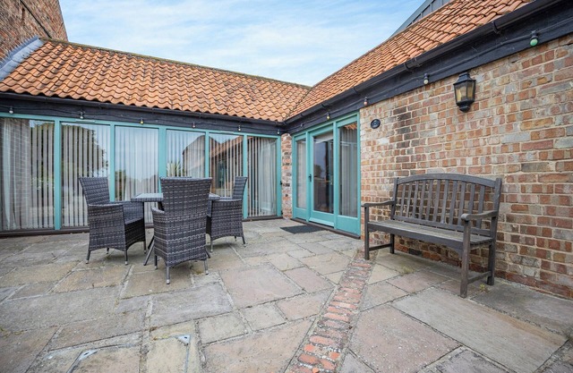 2 bedroom accommodation in Holton-Le-Clay, near Cleethorpes
