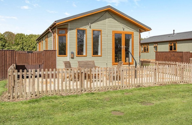 2 bedroom accommodation in Three Holes, Nr Downham Market