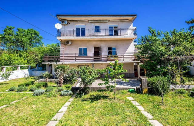 Alojamiento de 2 habitaciones en Kostrena