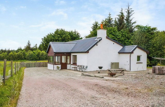 2 bedroom accommodation in Bonar Bridge, near Lairg