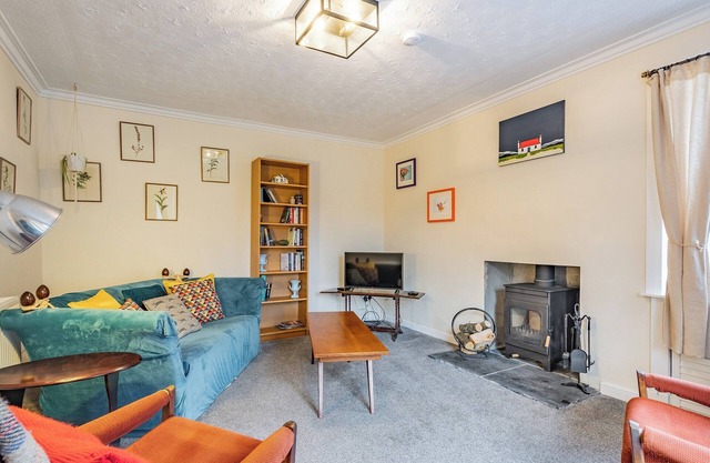 You will love the gently flowing clear river at the front and the generous kitchen/dining room.