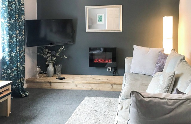Kitty’s Cottage is a 2-bedroom terraced cottage about 120 yards from Girvan’s sandy beach.