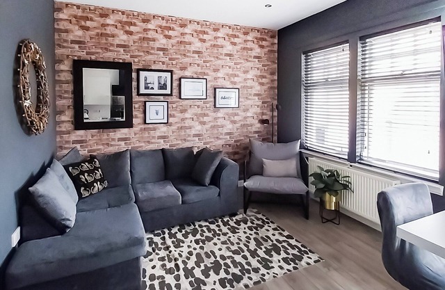 2 bedroom accommodation in Lanark