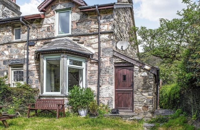 A homely cottage full of character, nestled in the heart of Cwm Penmachno with glorious views.