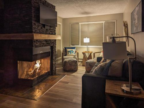 2 Bedroom and Wall Bed Mountain Getaway Ski In Ski Out Condo with Hot Pools Sleeps 8