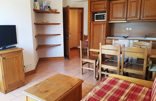 2-Bedroom Apartment for 6, Ski-In/Ski-Out, Parking, Pets Allowed, Orcières Merlette