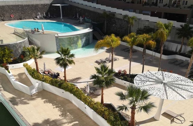 2 bedroom apartment with heated pool, WIFI near the beach.