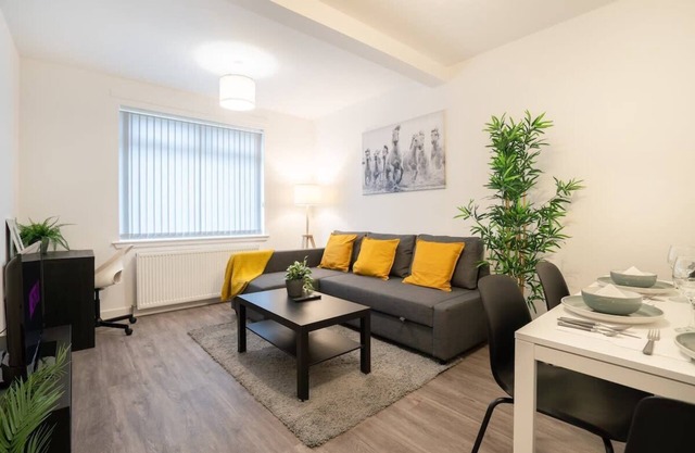 2 Bedroom Apartment-Free Parking