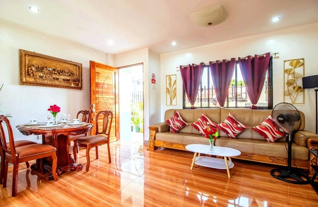 2 Bedroom Apartment ~ 5 minutes to Grand Mall