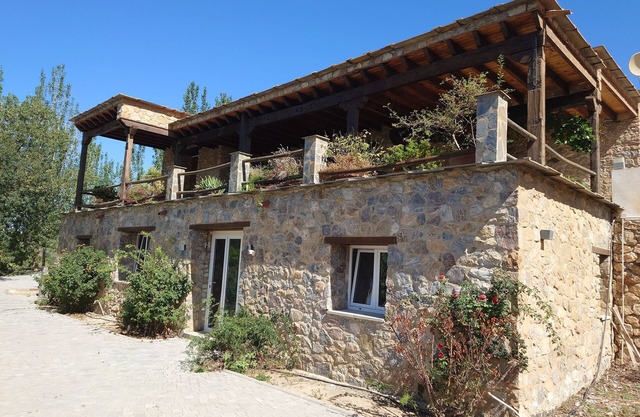 2 bedroom apartment above the Spa Town of Lanajron