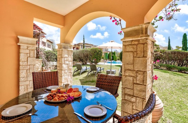 2 bedroom Apartment Asulon with communal pools, Aphrodite Hills Resort
