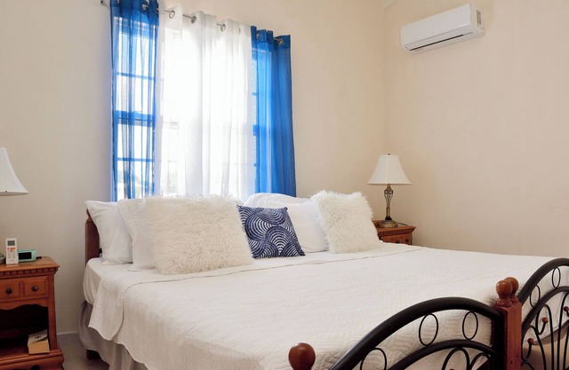 2-bedroom apartment in delightful Bridgetown with WiFi, AC