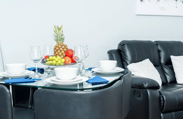 2 Bedroom Apartment by Central Serviced Apartments - Sleeps 3