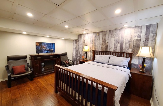 2-Bedroom Apartment near UTM & Pearson Airport