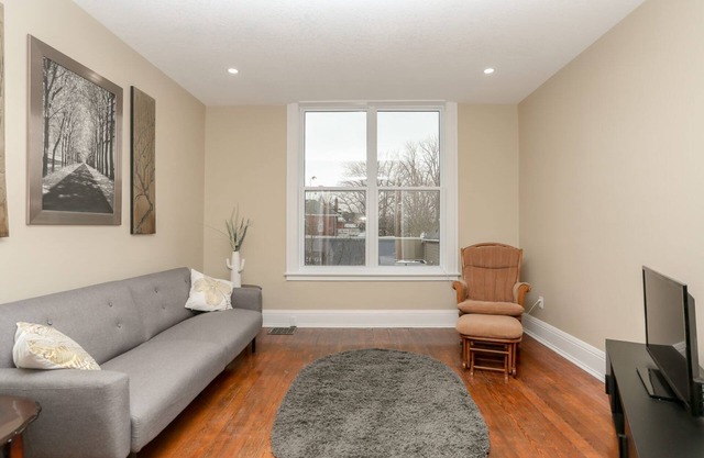 2 bedroom apartment newly renovated