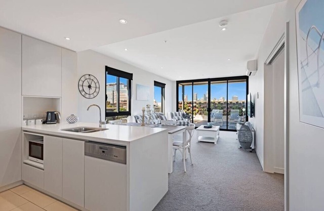 2 Bedroom Apartment CLOSE to the MCG!