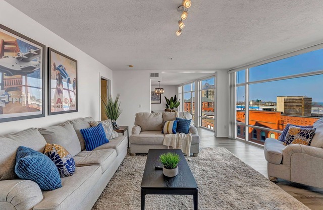2-bedroom apartment in brilliant Cleveland with WiFi, AC, fitness room