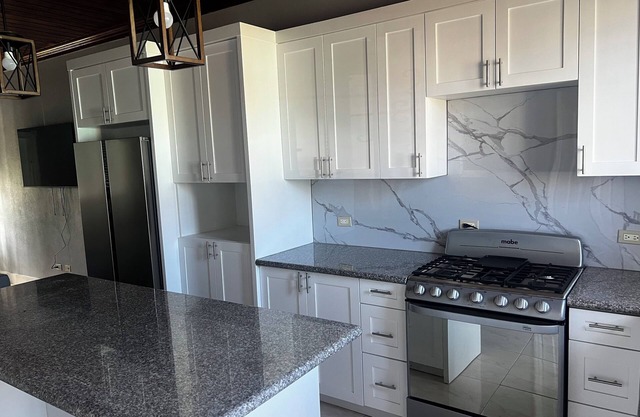 2-bedroom apartment in brilliant Nassau with WiFi, AC