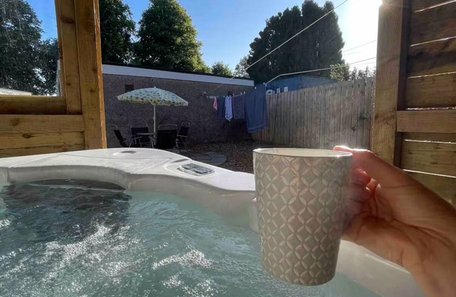 2-bedroom apartment in lovely Dumfries with hot tub & disability enabled access