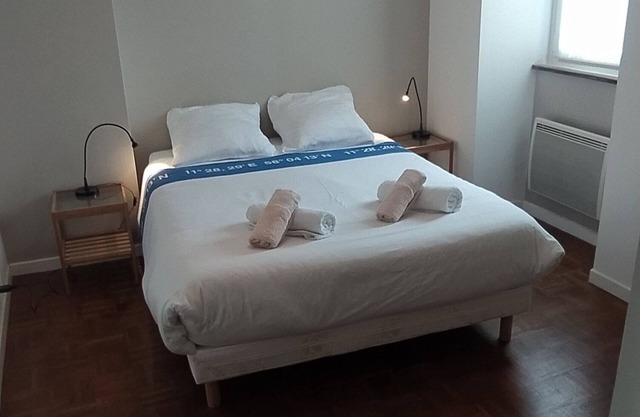 2-bedroom apartment on 2nd floor for 4 people max.