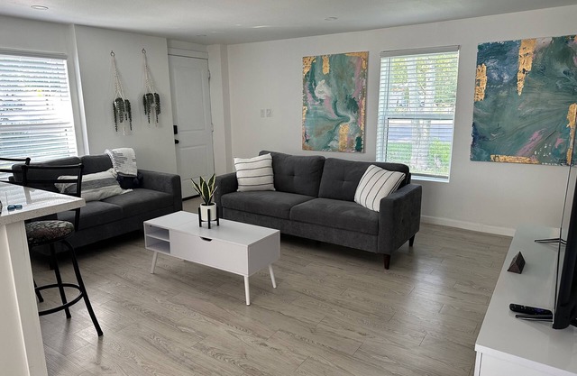 2-bedroom apartment just 4 minutes drive to Gladys Porter Zoo
