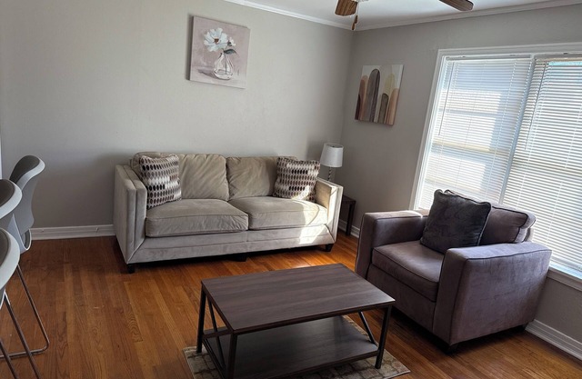 2-bedroom apartment with WiFi, AC in charming Shreveport