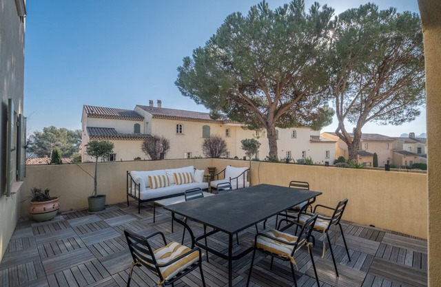 2 BEDROOM APARTMENT WITH LARGE TERRACE (N°558)