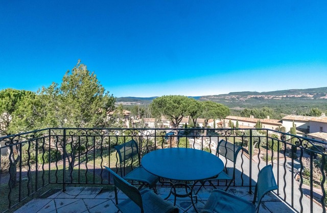 2 BEDROOM APARTMENT WITH LARGE BALCONY (N°560)