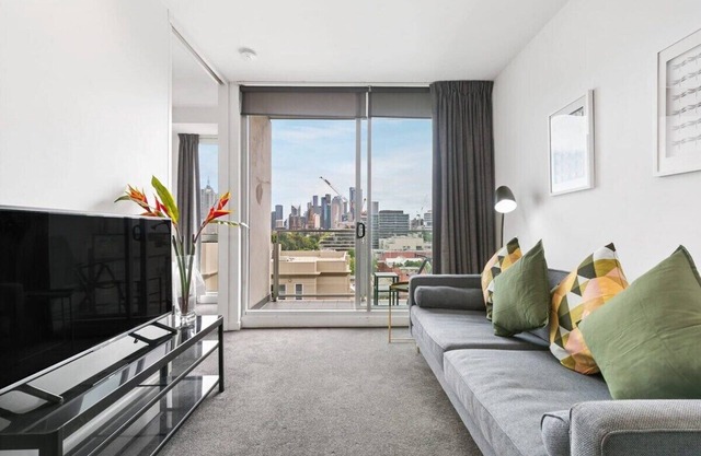 2 Bedroom Apt with Aircon, Parking, Pet Friendly