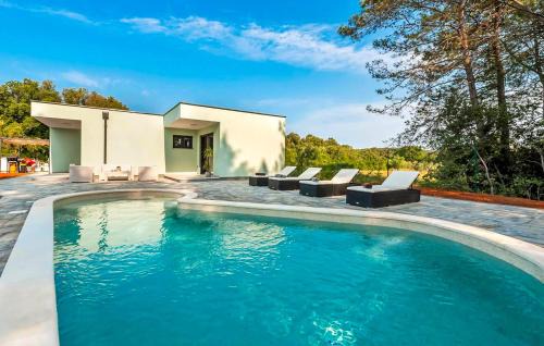 2 Bedroom Awesome Home In Rovinj