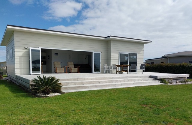 2 Bedroom Bach With Sea Views, a 5 minute walk to beach.