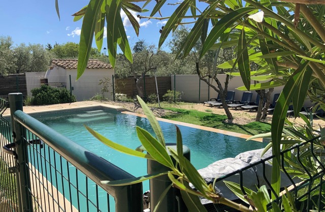 2 Bedroom Bed & breakfast in MÃ©rindol