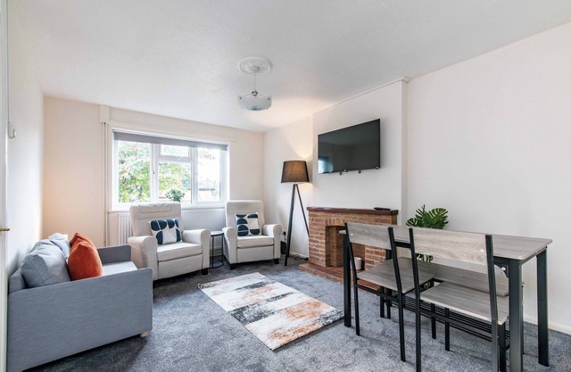 2-Bedroom Bungalow in Beeston