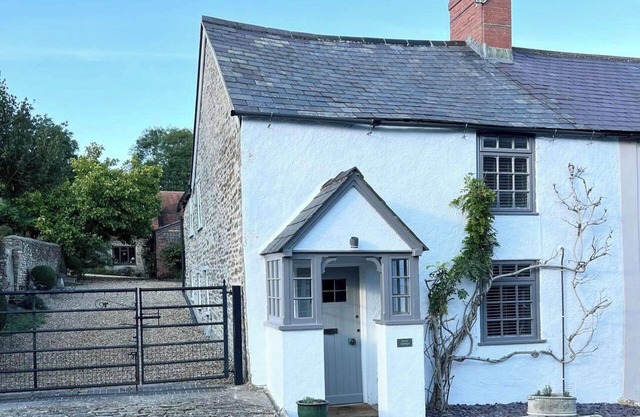 Cosy two bedrooom cottage, set in a Dorset village