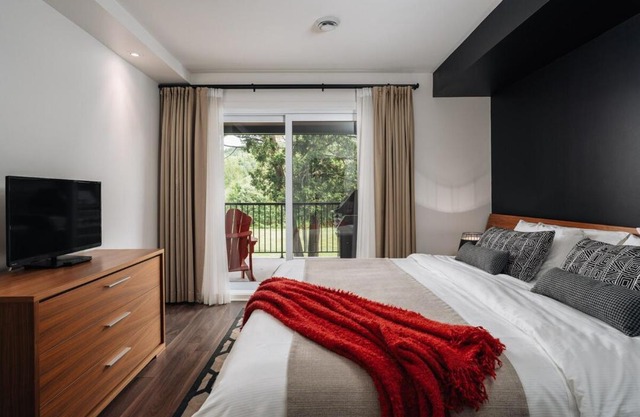 2 bedroom suite with views of Sommets St-Sauveur