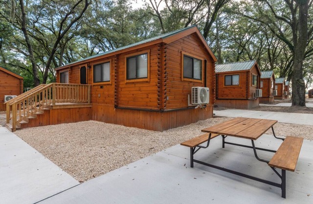 2 Bedroom Cabin - Happy Travelers RV Resort