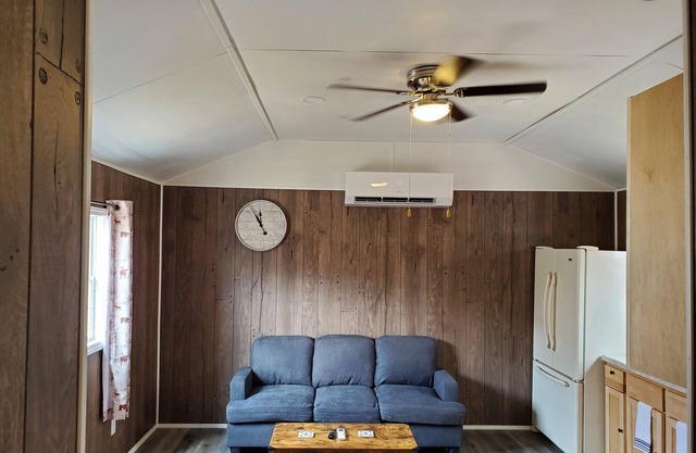 2 Bedroom Cabin Near the River