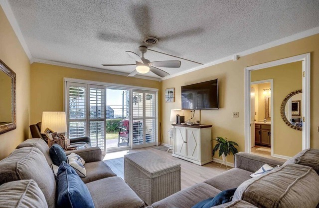 2 Bedroom Condo - Just Blocks from the Beach! Dunes Crest A-2