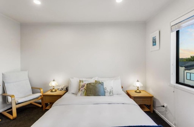 2 Bedroom Coastal North Shore Retreat - Parking